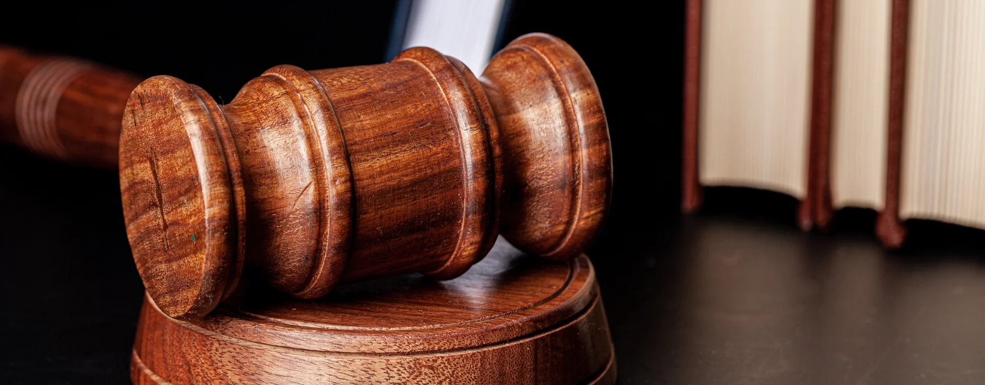 "Mega Master" Hearings: Why Immigration Courts Are Calling 100 People at Once?